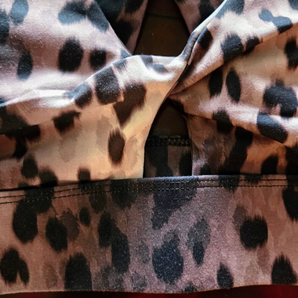 Fabletics Oasis Twist Leopard Sports Bra- L - Picture 2 of 6